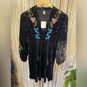 Vintage inspired crushed velvet mini dress w/ floral embroidery 3/4 puff sleeve
